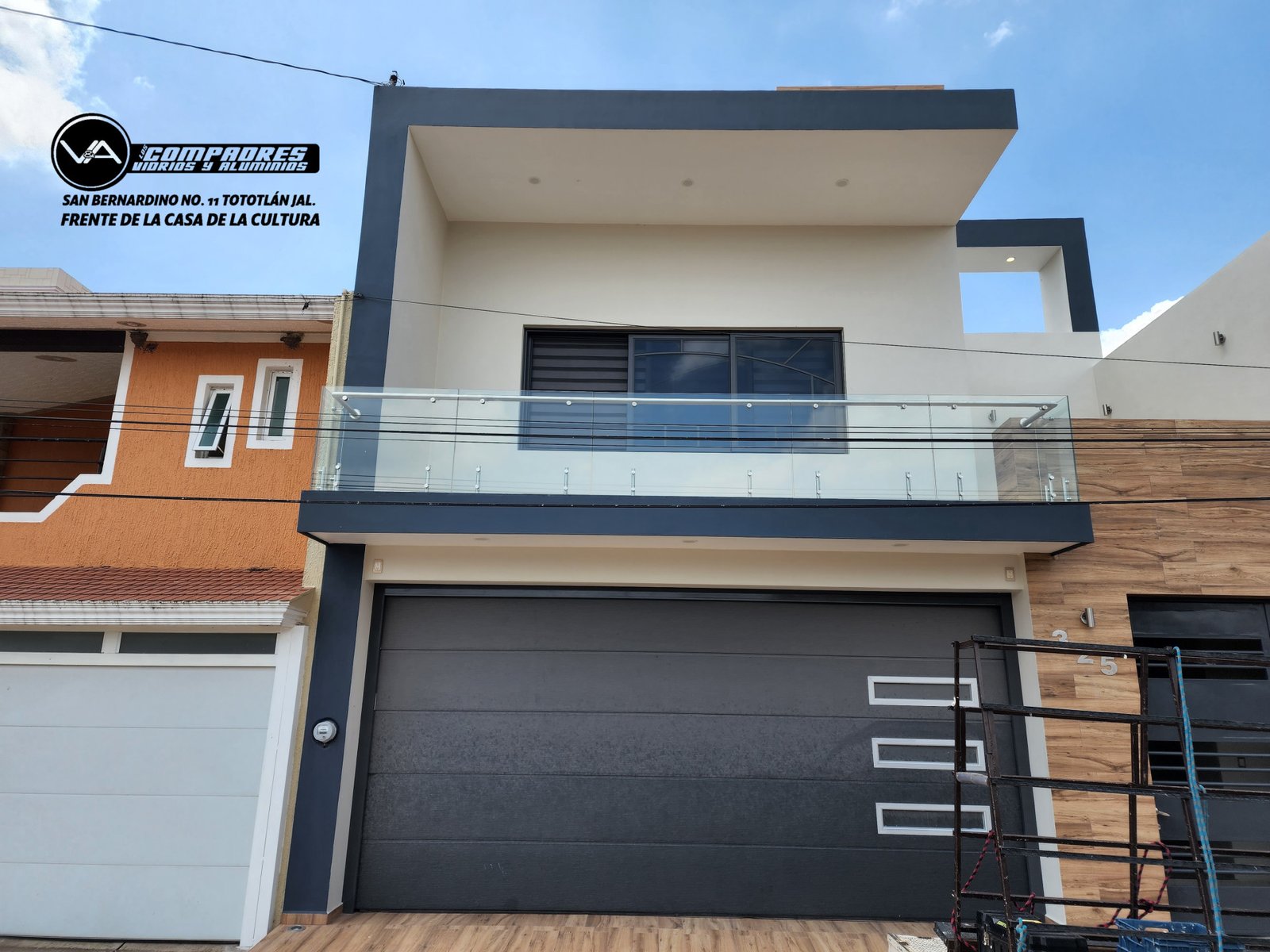 Barandal con conectores con pasamanos