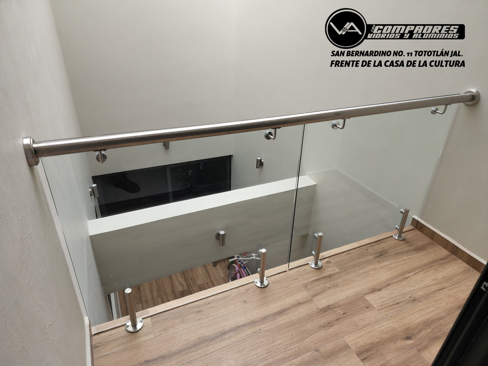 Barandal con conectores sin pasamanos