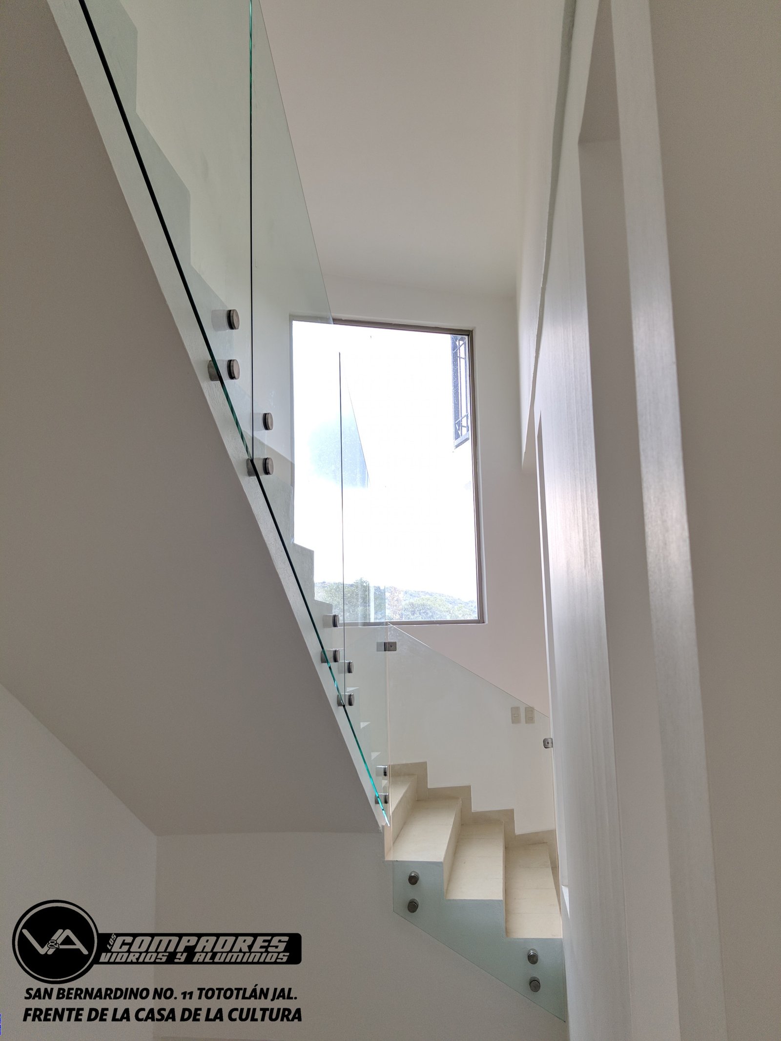 Barandal con conectores sin pasamanos