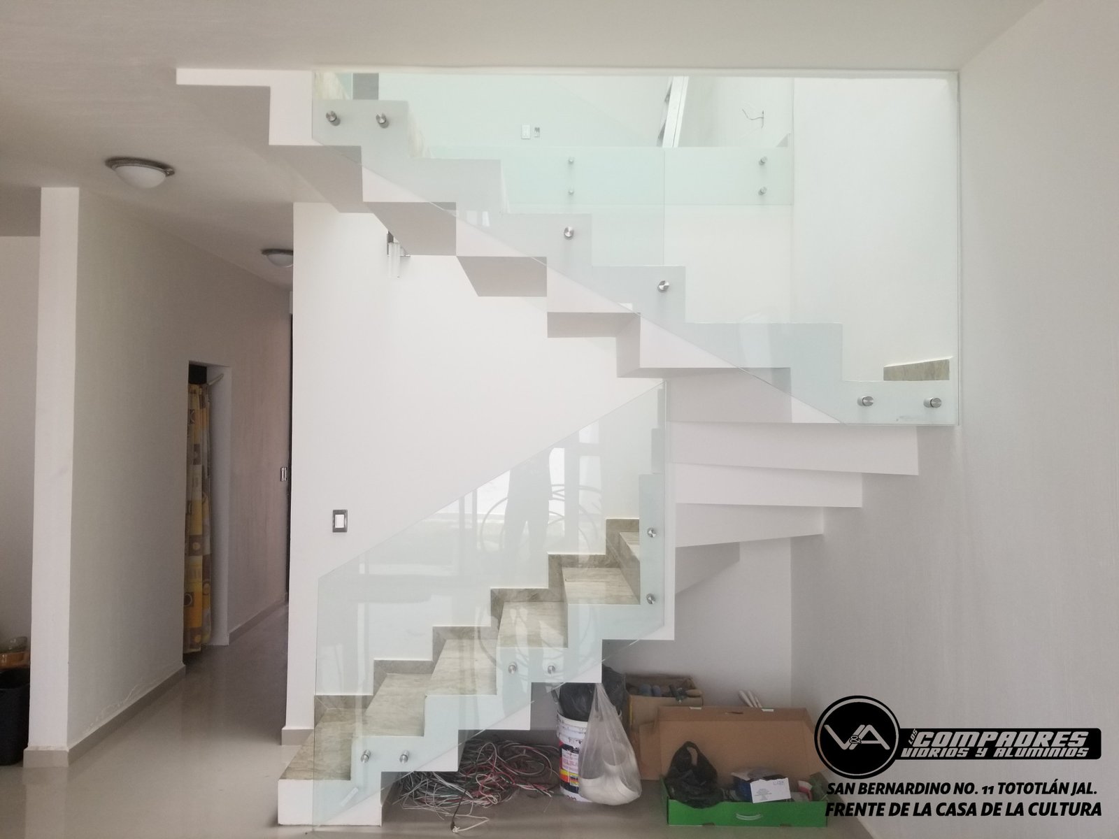 Barandal con conectores sin pasamanos