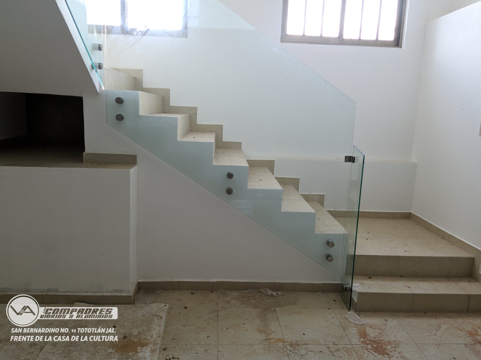 Barandal con conectores sin pasamanos