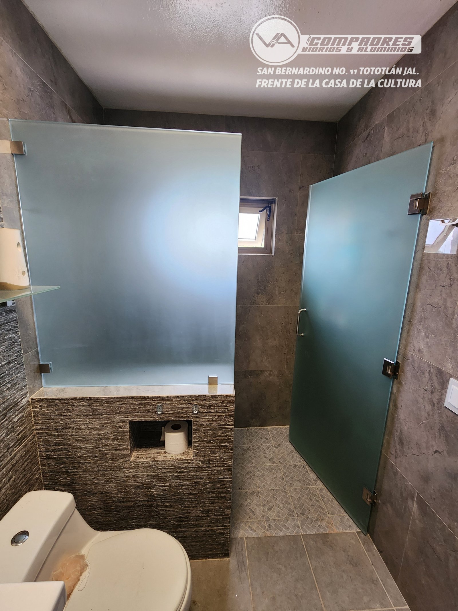 Division de baño abatible