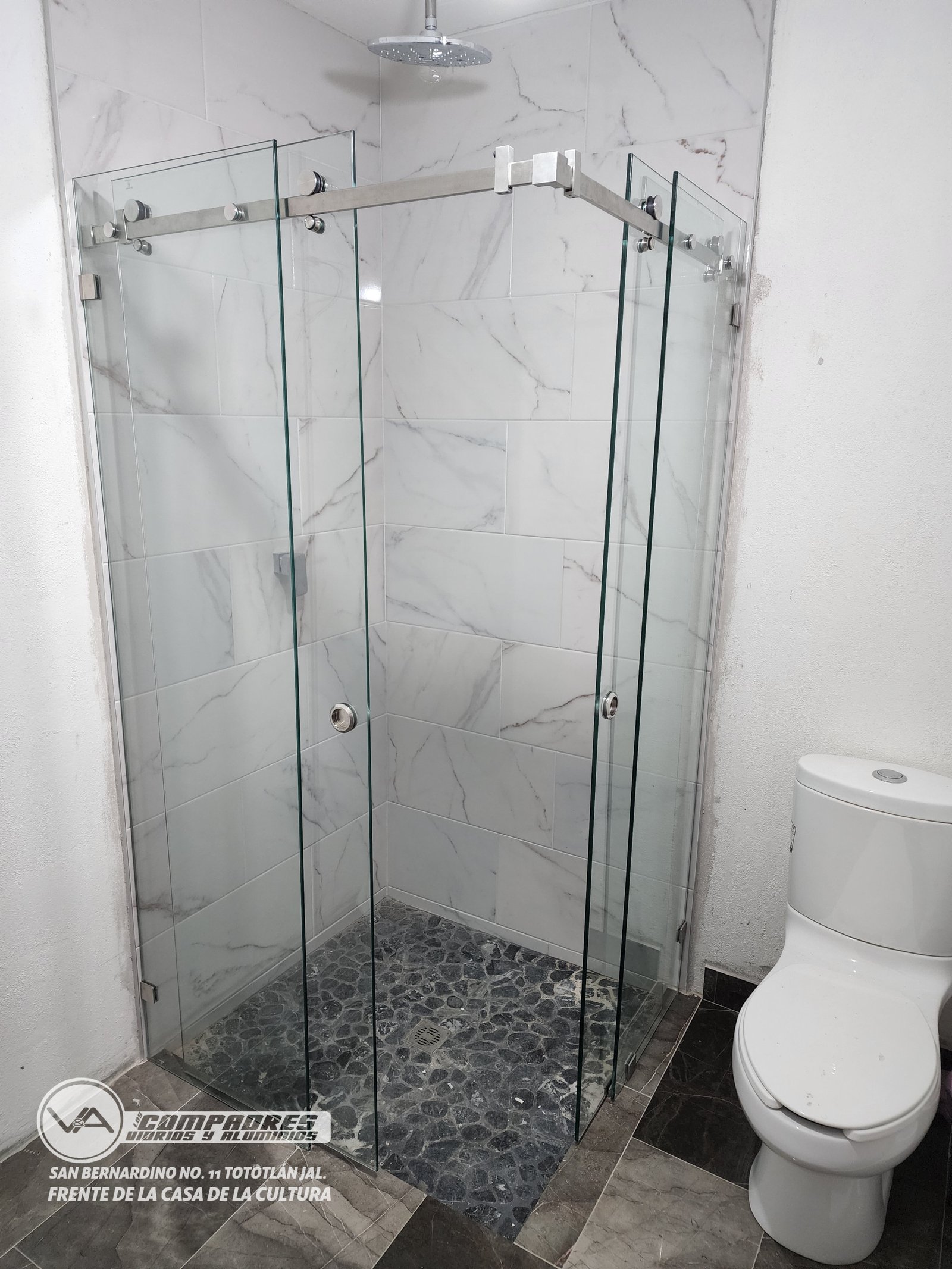 Division de baño en escuadra